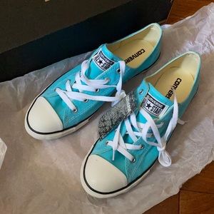 Women’s converse size 10